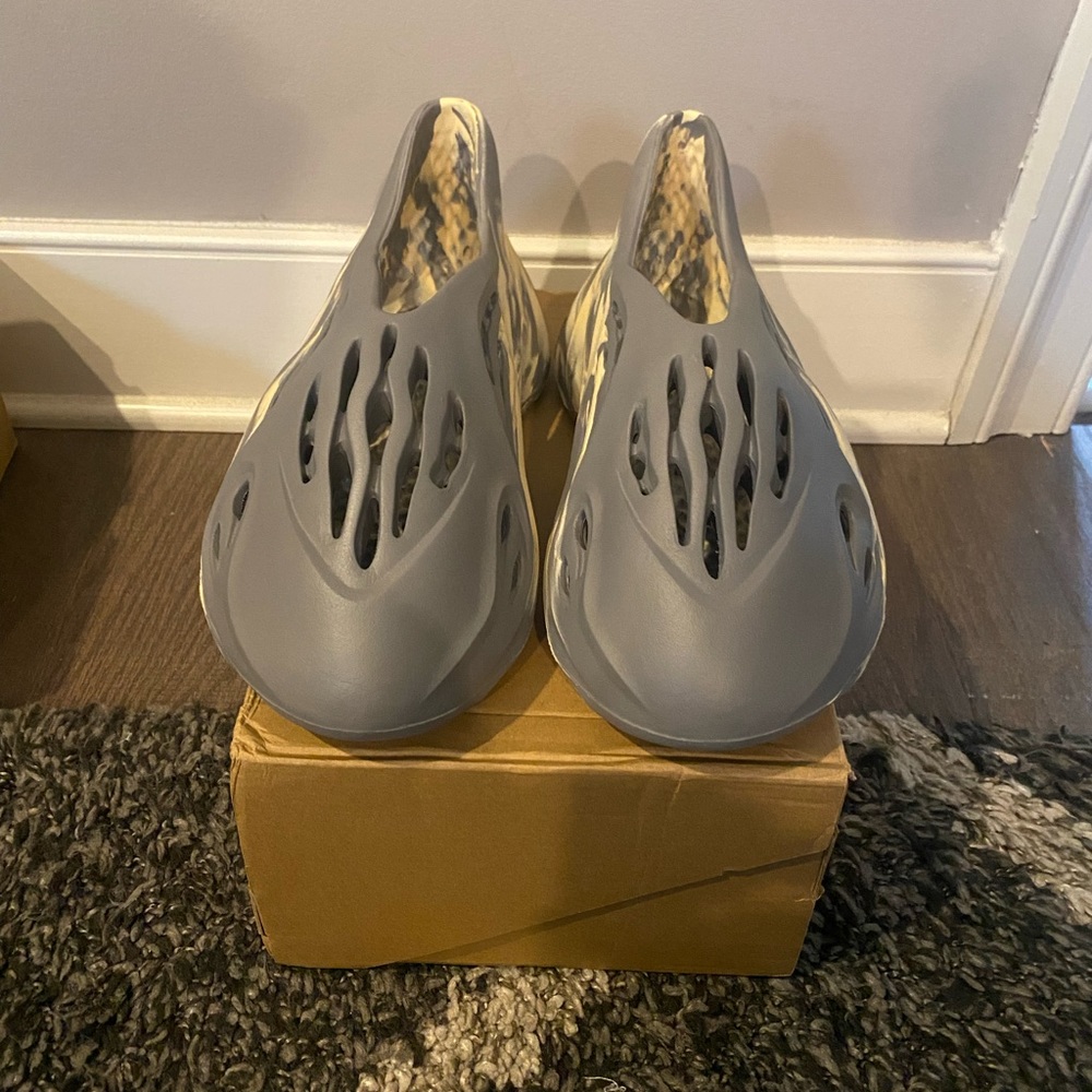 Yeezy foam runner “moon gray” size 11
